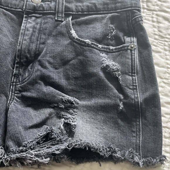 Old Navy Gray Jean Shorts Distressed Frayed Hem - Picture 5 of 7